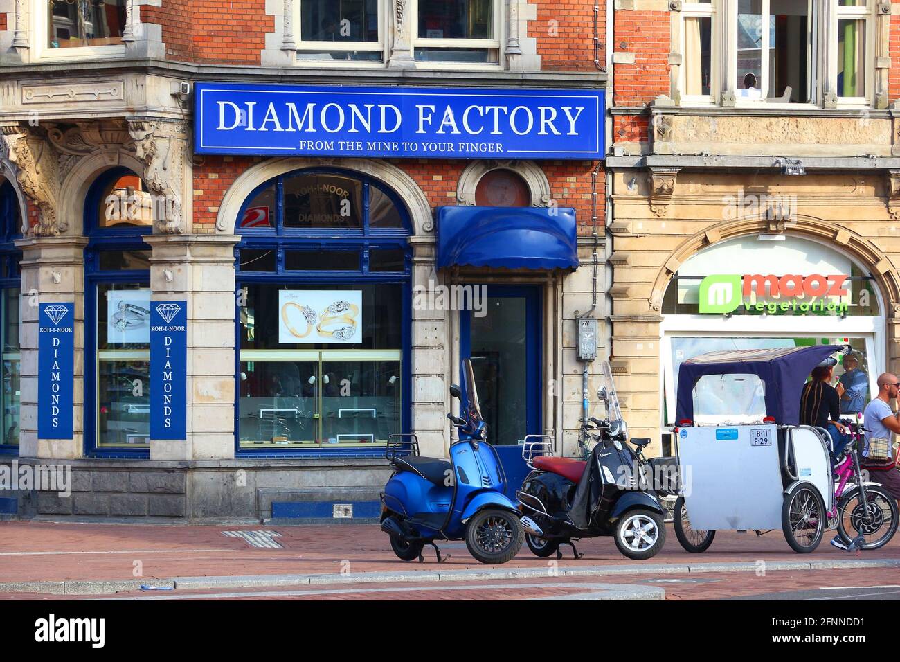 AMSTERDAM, PAYS-BAS - 7 JUILLET 2017: Boutique d'usine de diamants Koh-i-noor à Amsterdam, pays-Bas. Amsterdam a une longue histoire de commerce de diamants et dans Banque D'Images
