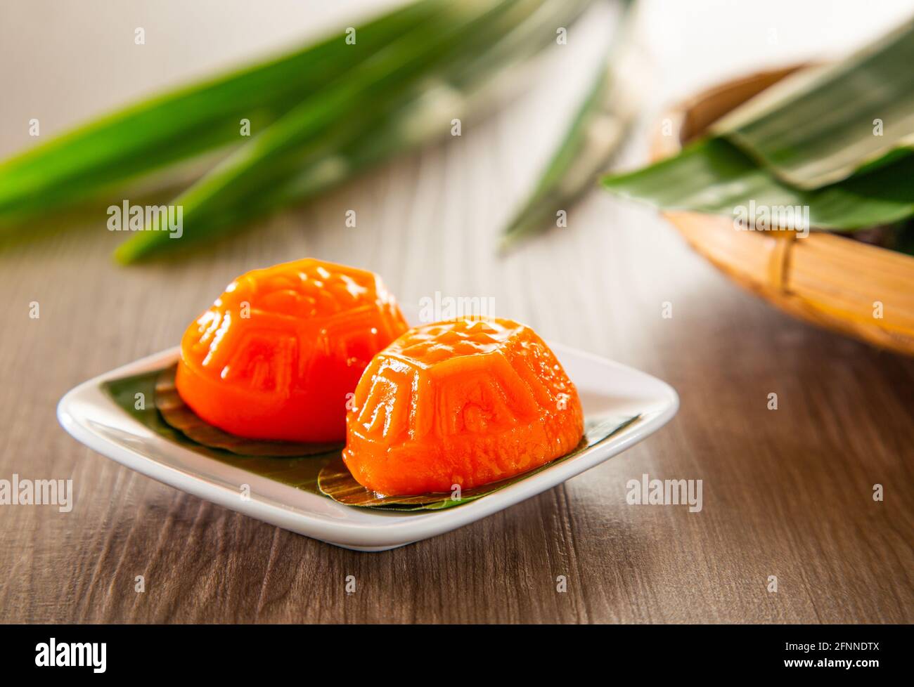 Kuih Angku Gateau Rouge A La Tortue Gateau Traditionnel Fait De Farine De Riz Gluante Avec Remplissage De Pate De Haricots Rouges Photo Stock Alamy