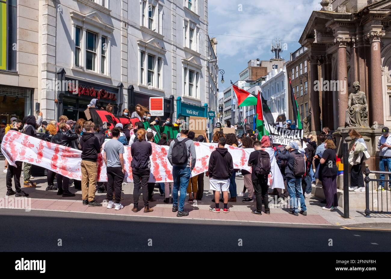 Brighton UK 18 mai 2021 - UN rassemblement de protestation de Palestine libre qui a lieu aujourd'hui à Brighton alors que le conflit entre Israël et la zone palestinienne de la bande de Gaza se poursuit au Moyen-Orient : Credit Simon Dack / Alay Live News Banque D'Images