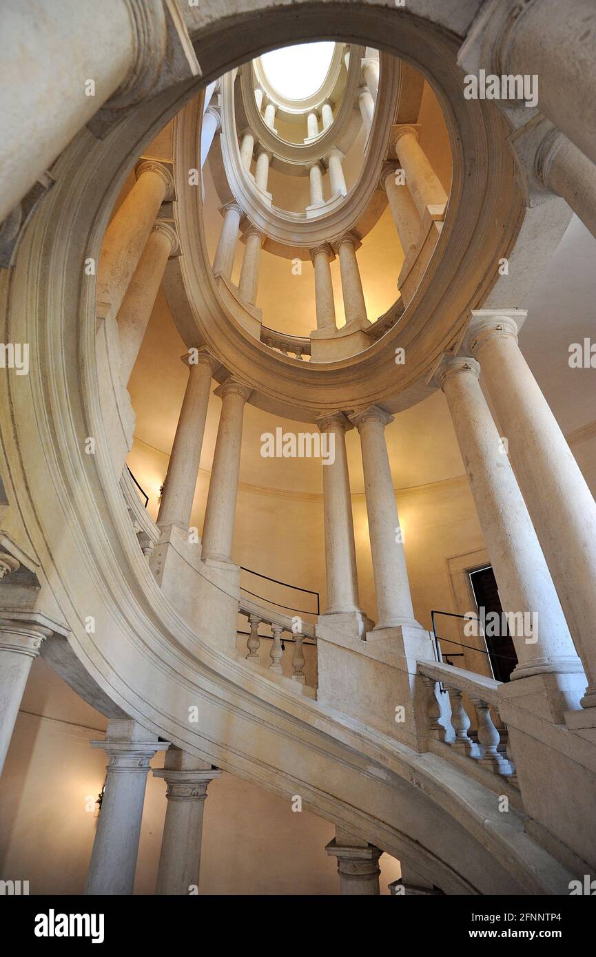 Italie, Rome, Palazzo Barberini, escalier Borromini (17th siècle) Banque D'Images