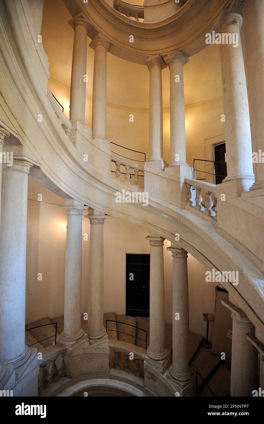 Italie, Rome, Palazzo Barberini, escalier Borromini (17th siècle) Banque D'Images