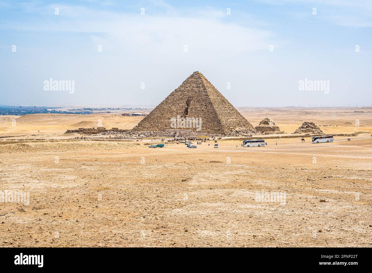 Pyramide de Menkaure. Pyramide de Menkaure et Pyramides de Queens, le Caire, Gizeh. Désert égyptien à Gizeh. Vacances arrière-plan. Mon. Architectural Banque D'Images