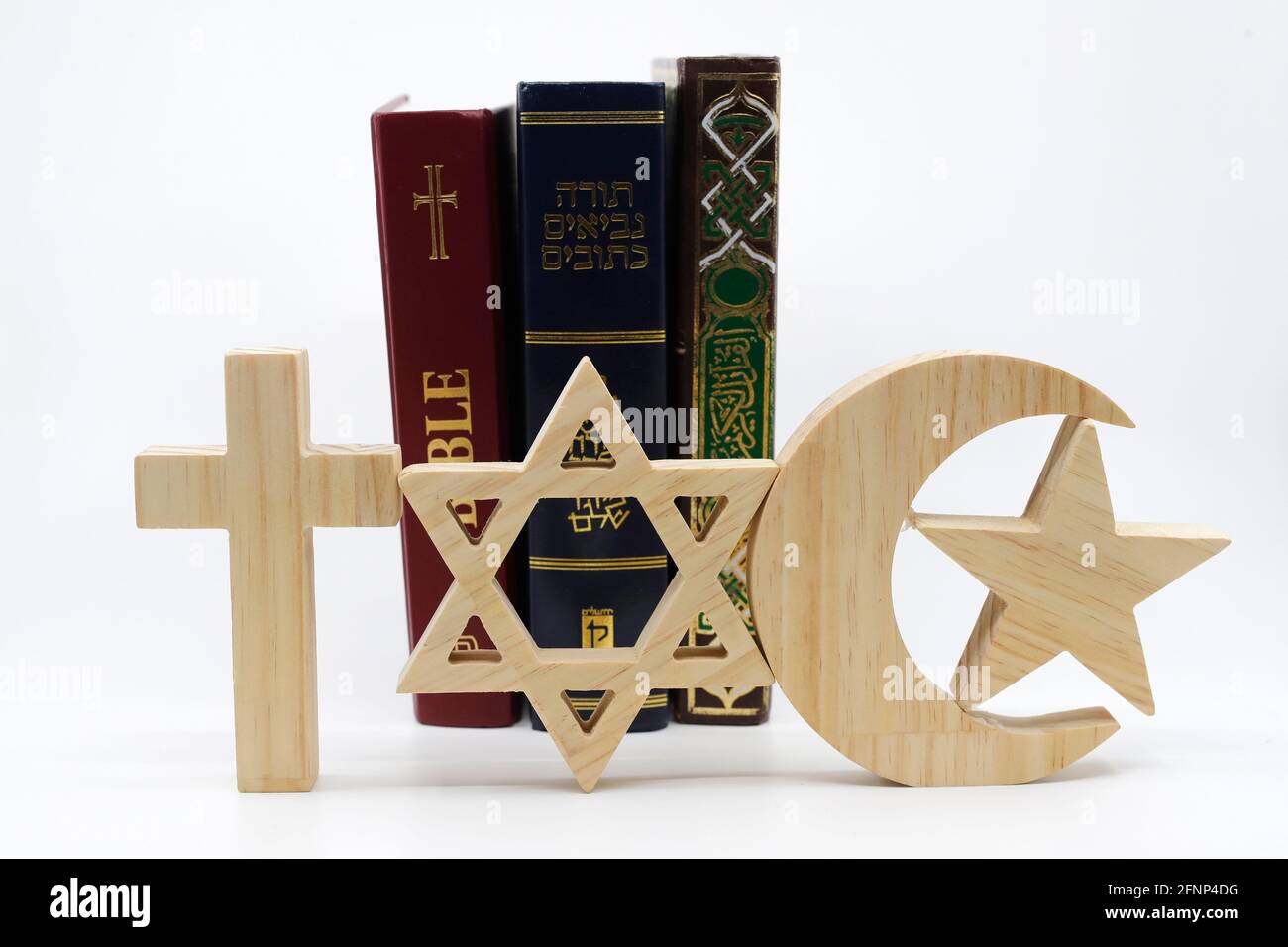 Les trois religions monothéistes. Christianisme, islam et judaïsme. Thorah, Coran et Bible avec Les trois religions monothéistes. Christianisme, islam et judaïsme. Thorah, Coran et Bible avec