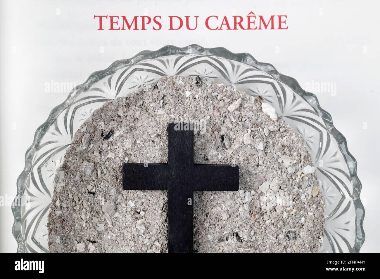 Masse catholique. Célébration du mercredi de la cendre. Cendres et lectionary. Saison prêtée. Église catholique. France. Banque D'Images