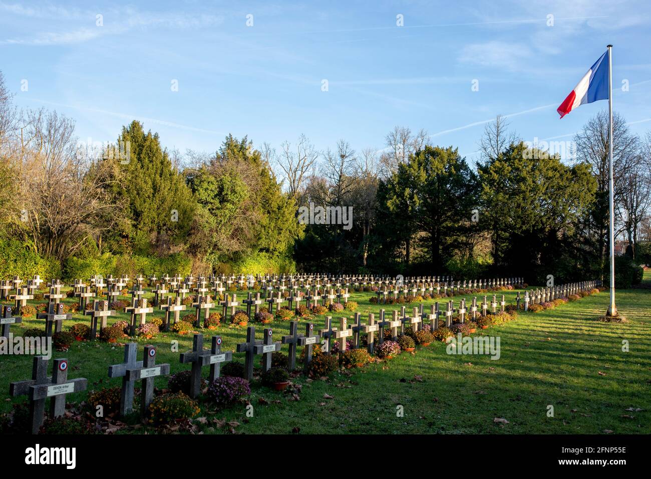 Cimetière de la ville de Paris, Bagneux, hauts-de-Seine, France. Tombes militaires Banque D'Images