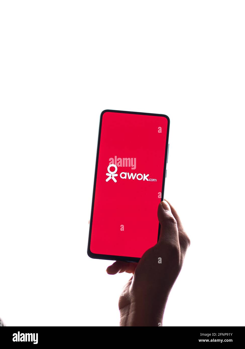 Assam, inde - 18 mai 2021 : logo Awok sur l'écran du téléphone image de stock. Banque D'Images