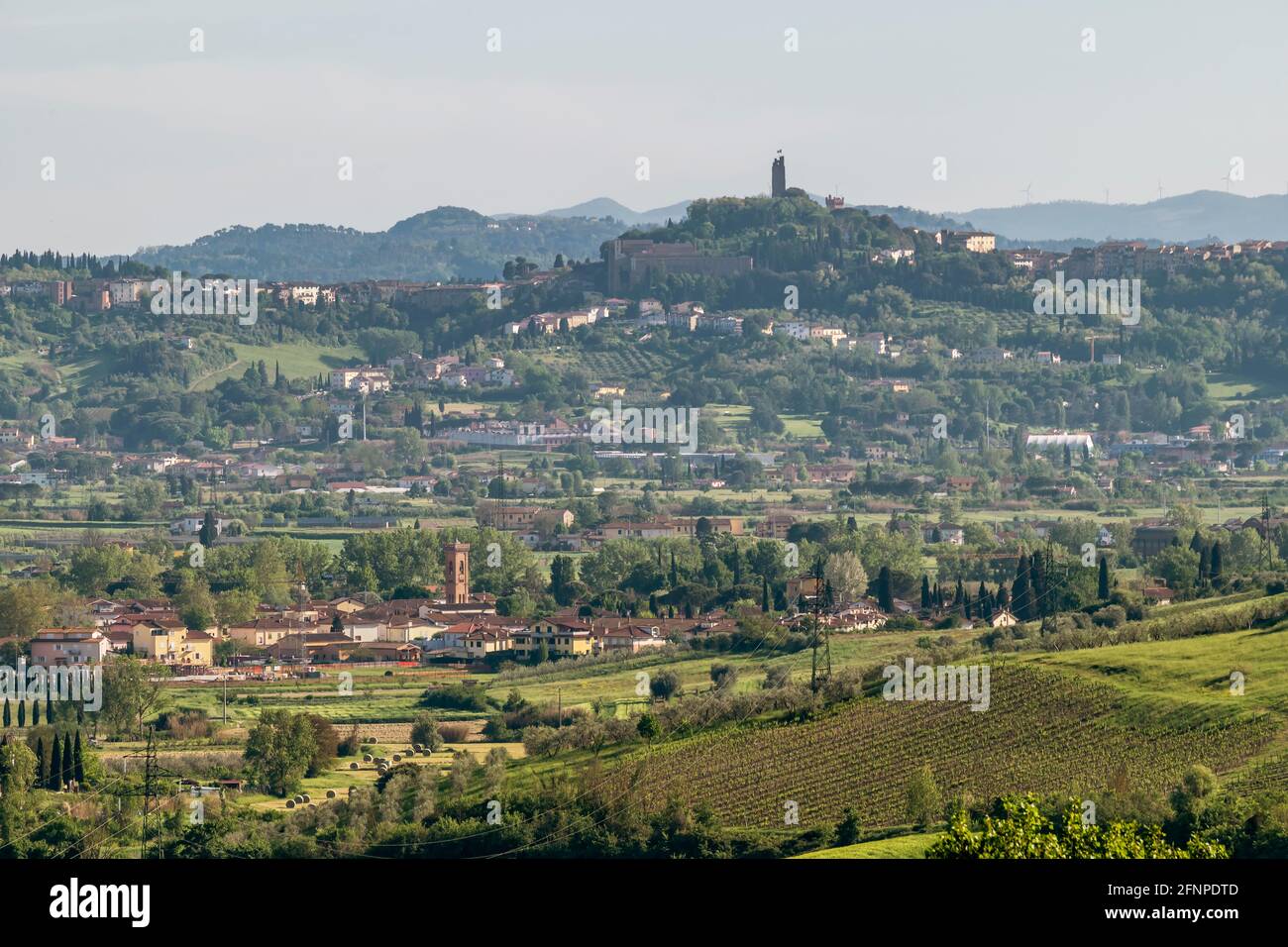 Vue panoramique de l'ancien village de San Miniato dans la province de Pise, Italie, vue de Cerreto Guidi, Florence Banque D'Images