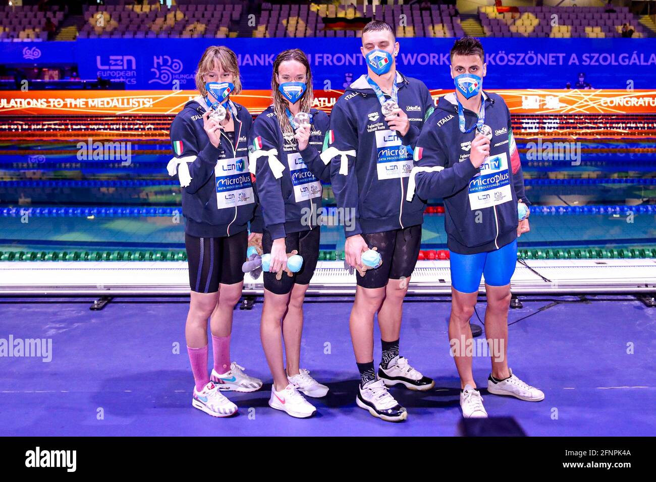 BUDAPEST, HONGRIE - 18 MAI : Federica Pellegrini, Margherita Panziera, Stefano Ballo, Stefano Di Cola tous d'Italie vainqueur de la médaille d'argent de la finale Freestyle mixte 4 x 200m lors des championnats européens LEN natation à Duna Arena le 18 mai 2021 à Budapest, Hongrie (photo de Marcel ter Bals/Orange Pictures) Banque D'Images