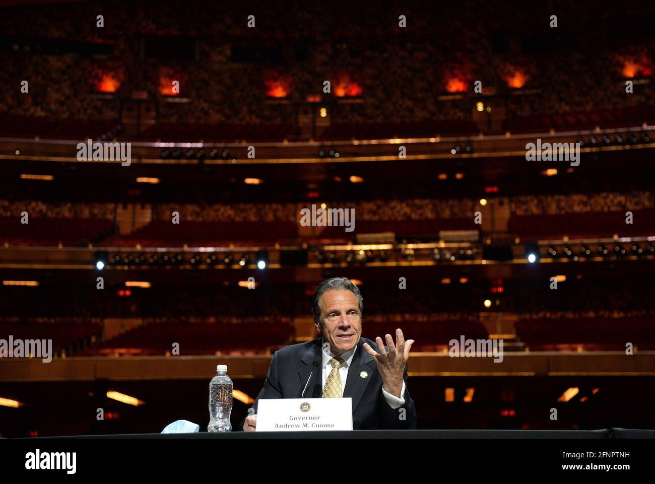 New York, NY, États-Unis. 17 mai 2021. Andrew Cuomo à la conférence de presse du gouverneur de New York Andrew Cuomo lève le mandat du masque Covid-19, radio City Music Hall, New York, NY 17 mai 2021. Crédit : Kristin Callahan/Everett Collection/Alay Live News Banque D'Images