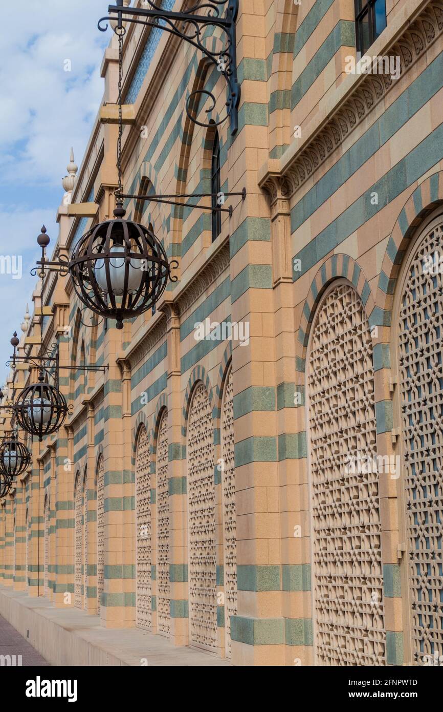 Bâtiment du Musée de la civilisation islamique de Sharjah, eau Banque D'Images