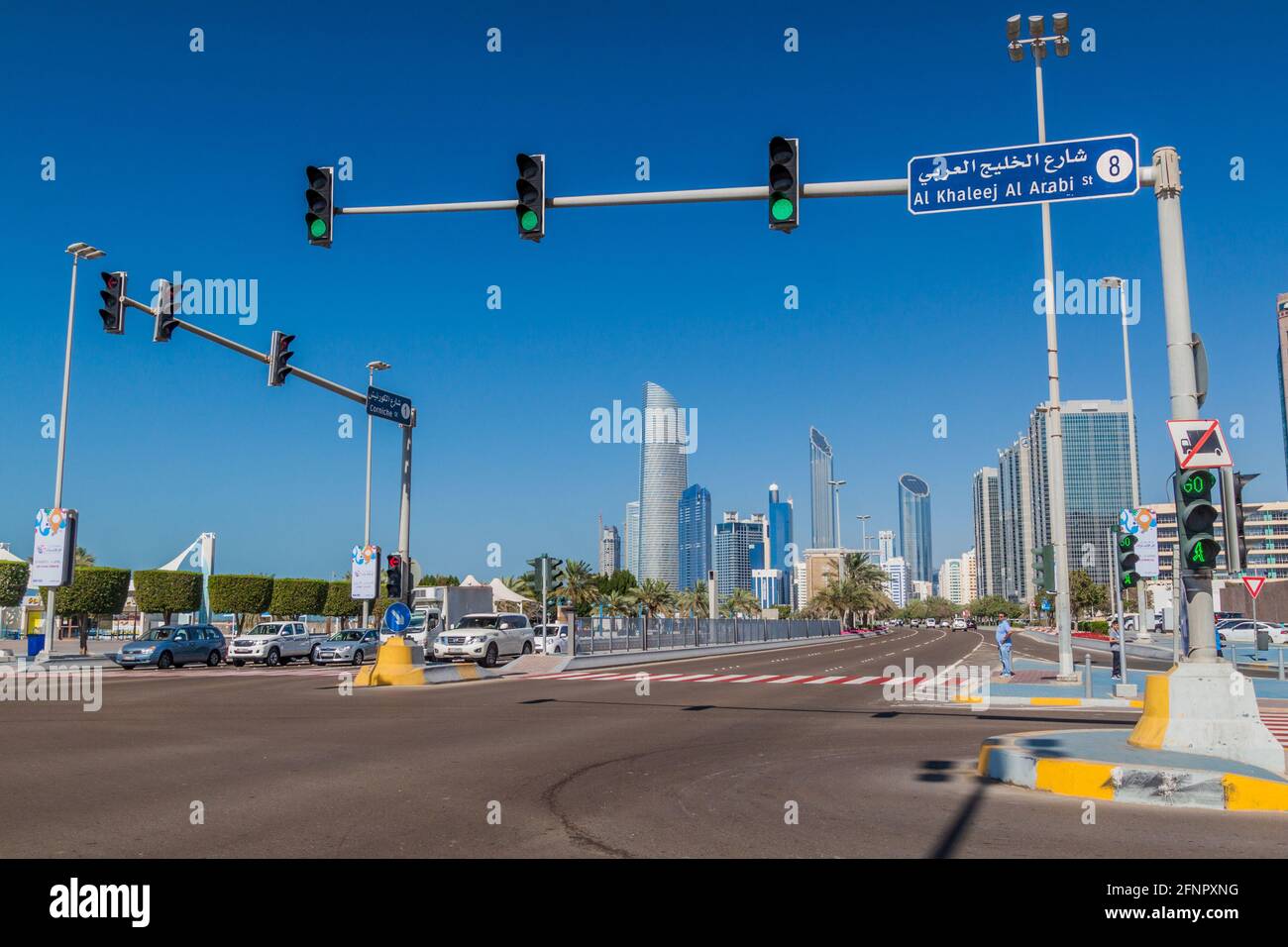 ABU DHABI, eau - 7 MARS 2017 : vue de la route de la corniche à Abu Dhabi Banque D'Images