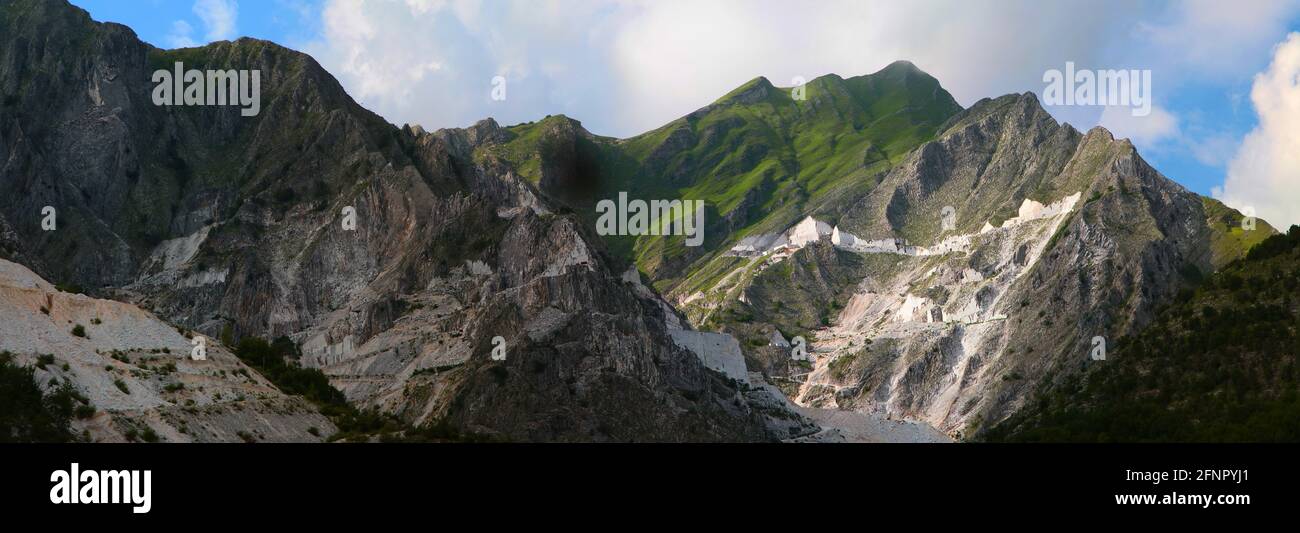 Vue aérienne de la carrière de marbre de Canalgrande Alto. Carrara. Alpes Apuanes. Toscane. Italie. Banque D'Images