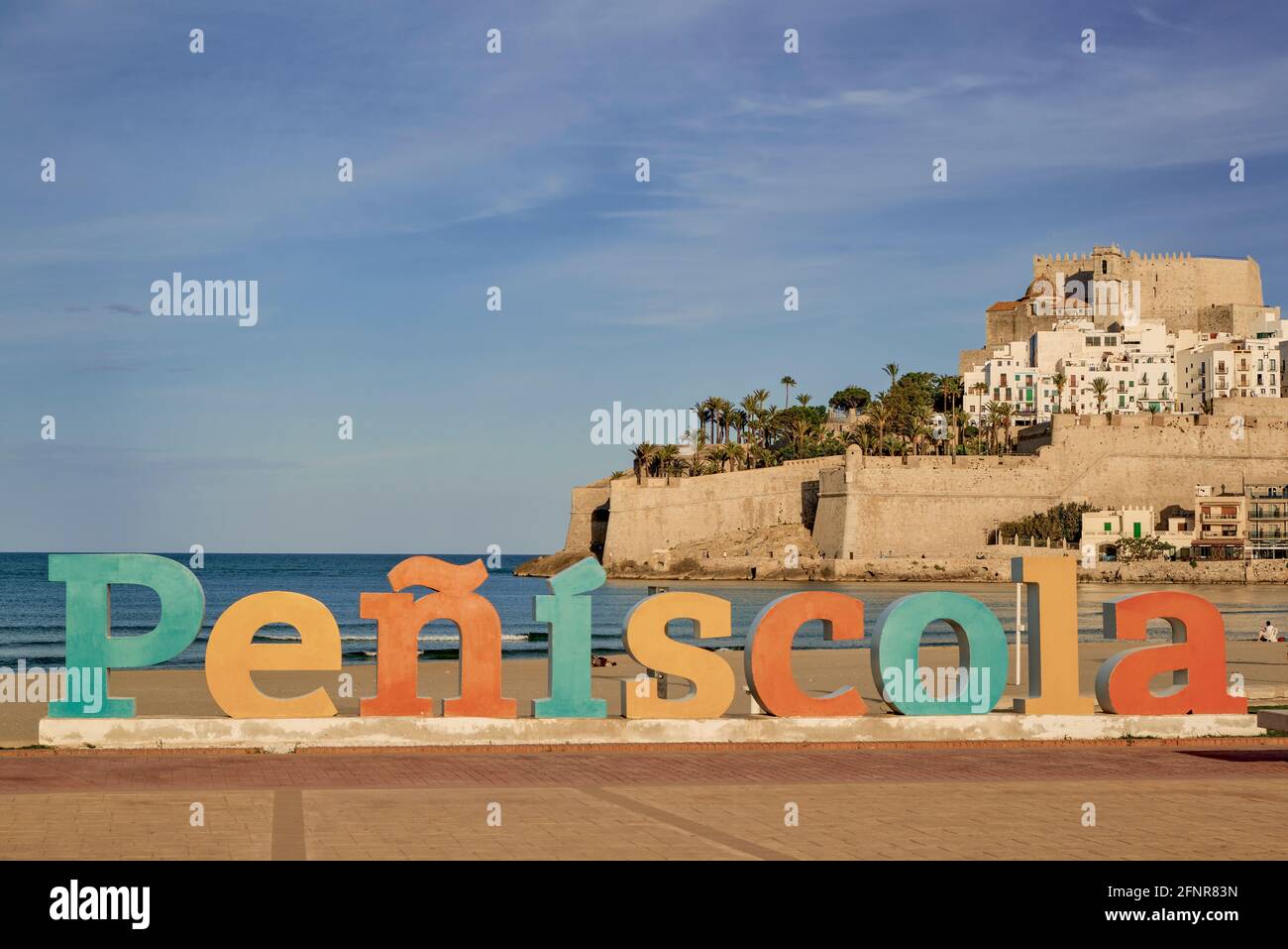 Le Castillo Palacio de Peñíscola ou Castillo del Papa Luna est situé dans la plus haute zone de la roche dans une ville déclarée la plus belle en Espagne. Banque D'Images