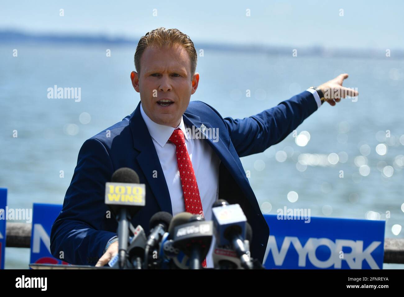 Andrew Giuliani parle lors d'une conférence de presse pour annoncer sa candidature au poste de gouverneur de New York le 18 mai 2021 à New York. Banque D'Images