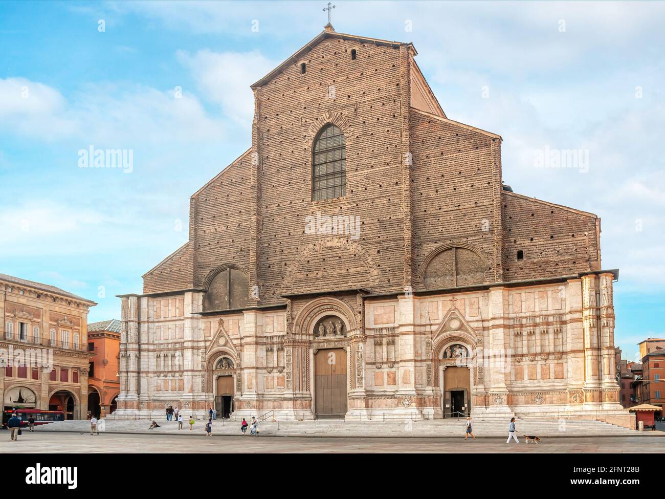 Basilique de San Petronio à la Piazza Maggiore dans la vieille ville de Bologne, Émilie-Romagne, Italie Banque D'Images