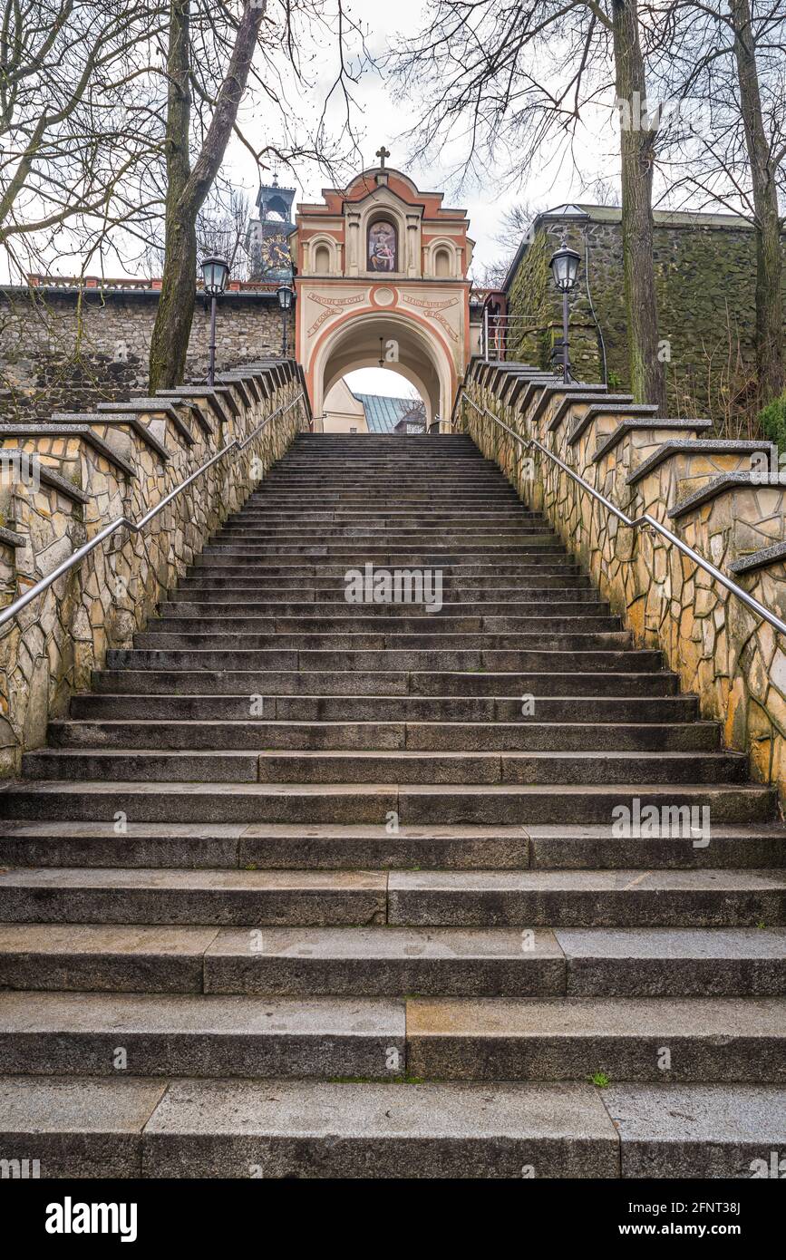 Escaliers vers la basilique Saint-Anna Gora, Pologne Banque D'Images
