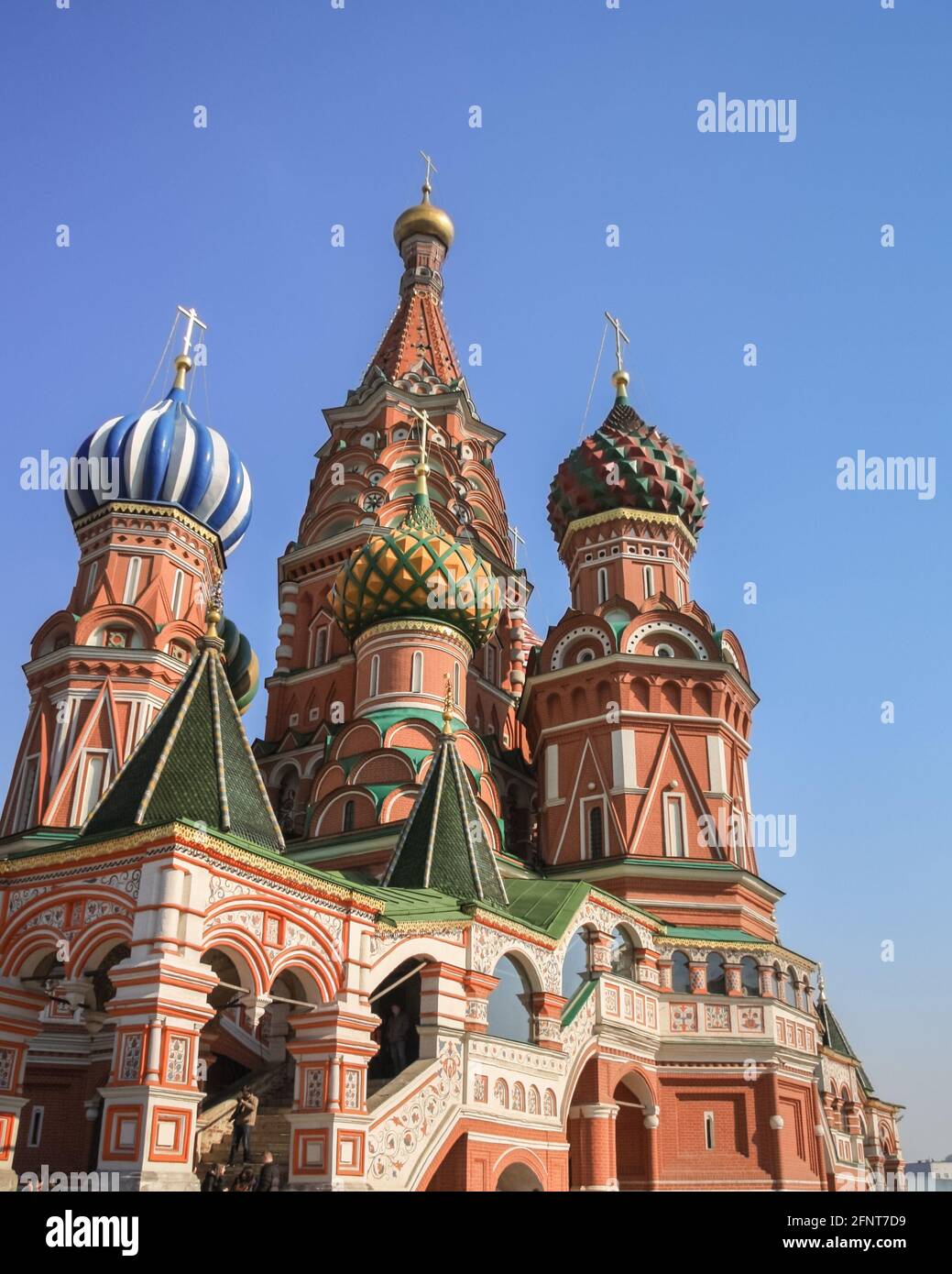 Les dômes d'oignons colorés et emblématiques de la cathédrale Saint-Basile, Cathédrale de Vasily le Bienheureux, Moscou, Russie Banque D'Images