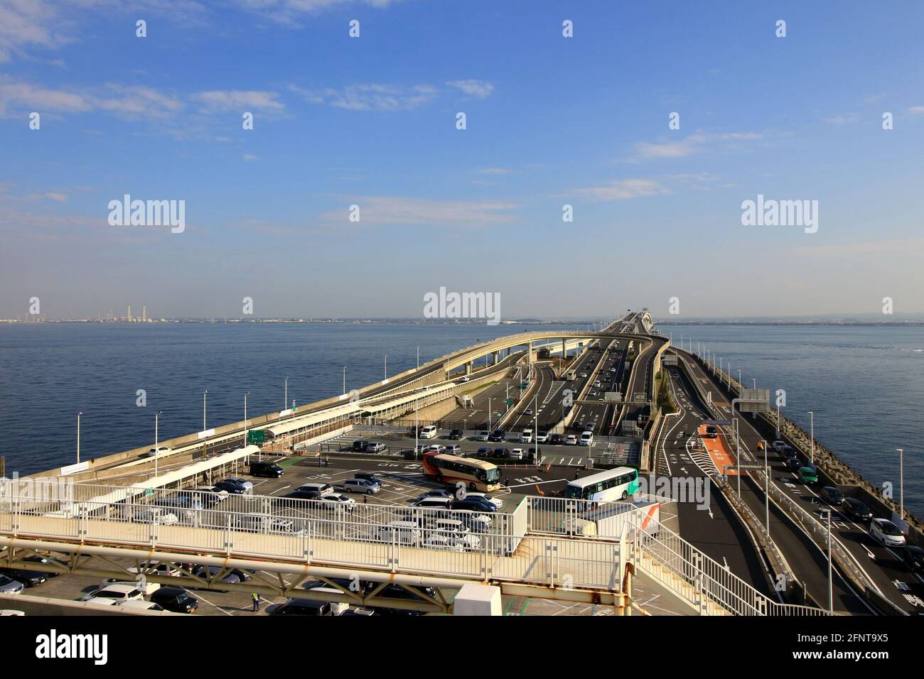 Les paysages du stationnement artificiel de l'île sont 'Umihotaru' sur le Route de traversée de la baie de Tokyo « Aqua Line » Banque D'Images