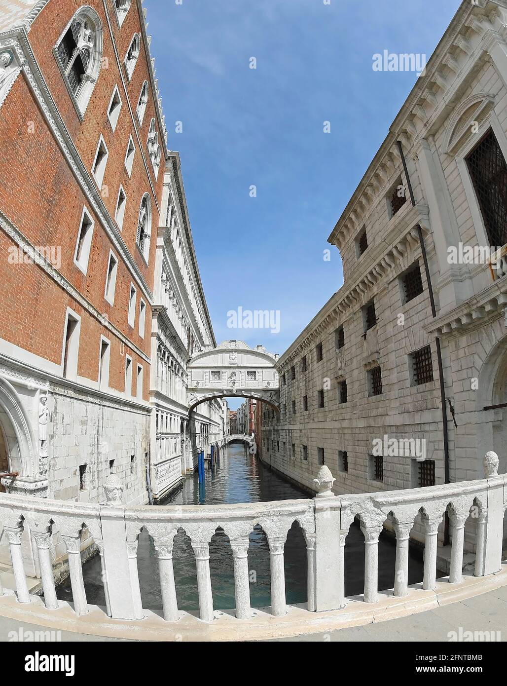Célèbre Pont des Soupirs à Venise ITALIE photographié sans aucun personne pendant le verrouillage Banque D'Images