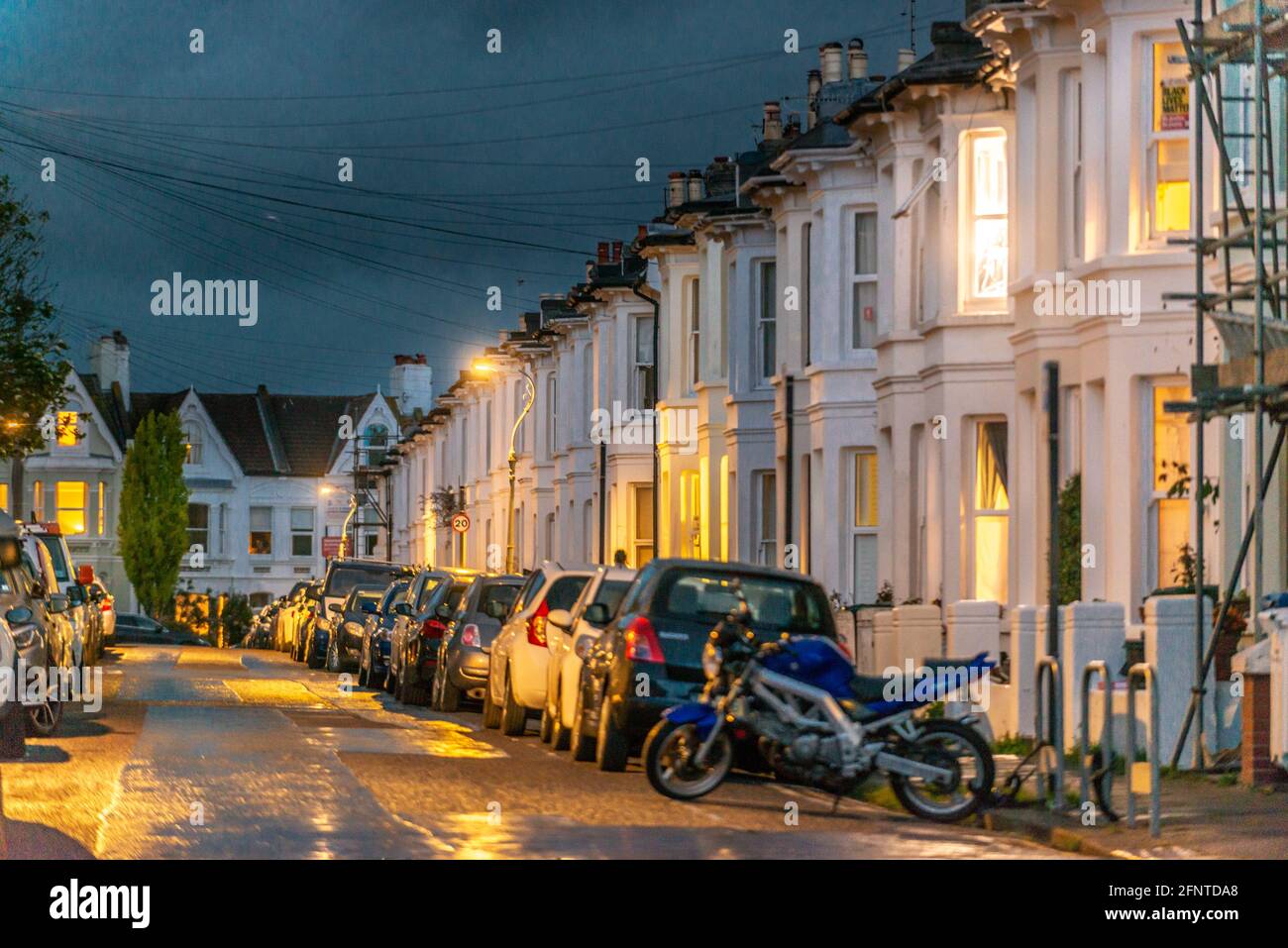 Brighton, le 17 mai 2021: Exeter Street à Brighton attend une tempête à frapper Banque D'Images