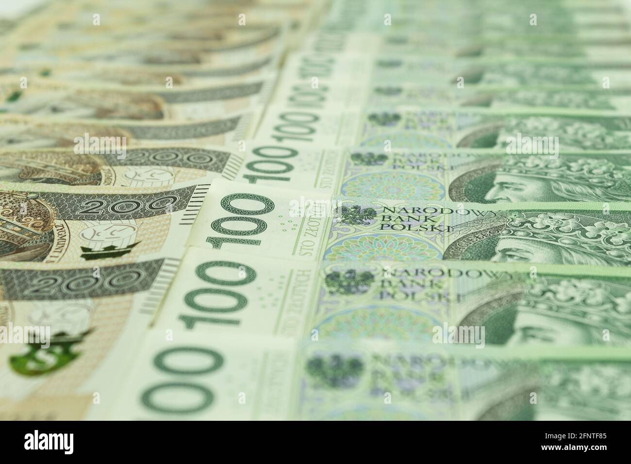 Monnaie polonaise, zloty, 100 et 200 zlotys. La disposition de grosses factures d'argent. Photo des billets polonais, zloty comme arrière-plan Banque D'Images