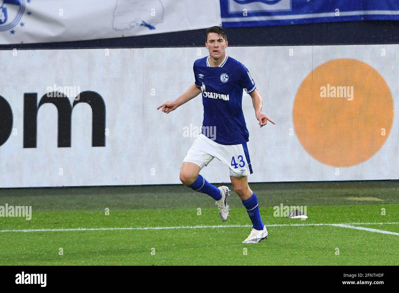 Jubilation Matthew HOPPE (GE) après son but pour le 4: 2 football 1. Bundesliga, 33ème jour, FC Schalke 04 (GE) - Eintracht Frankfurt (F) 4: 3, le 15 mai 2021 à Gelsenkirchen/Allemagne. # les règlements DFL interdisent toute utilisation de photographies comme séquences d'images et/ou quasi-vidéo € Banque D'Images