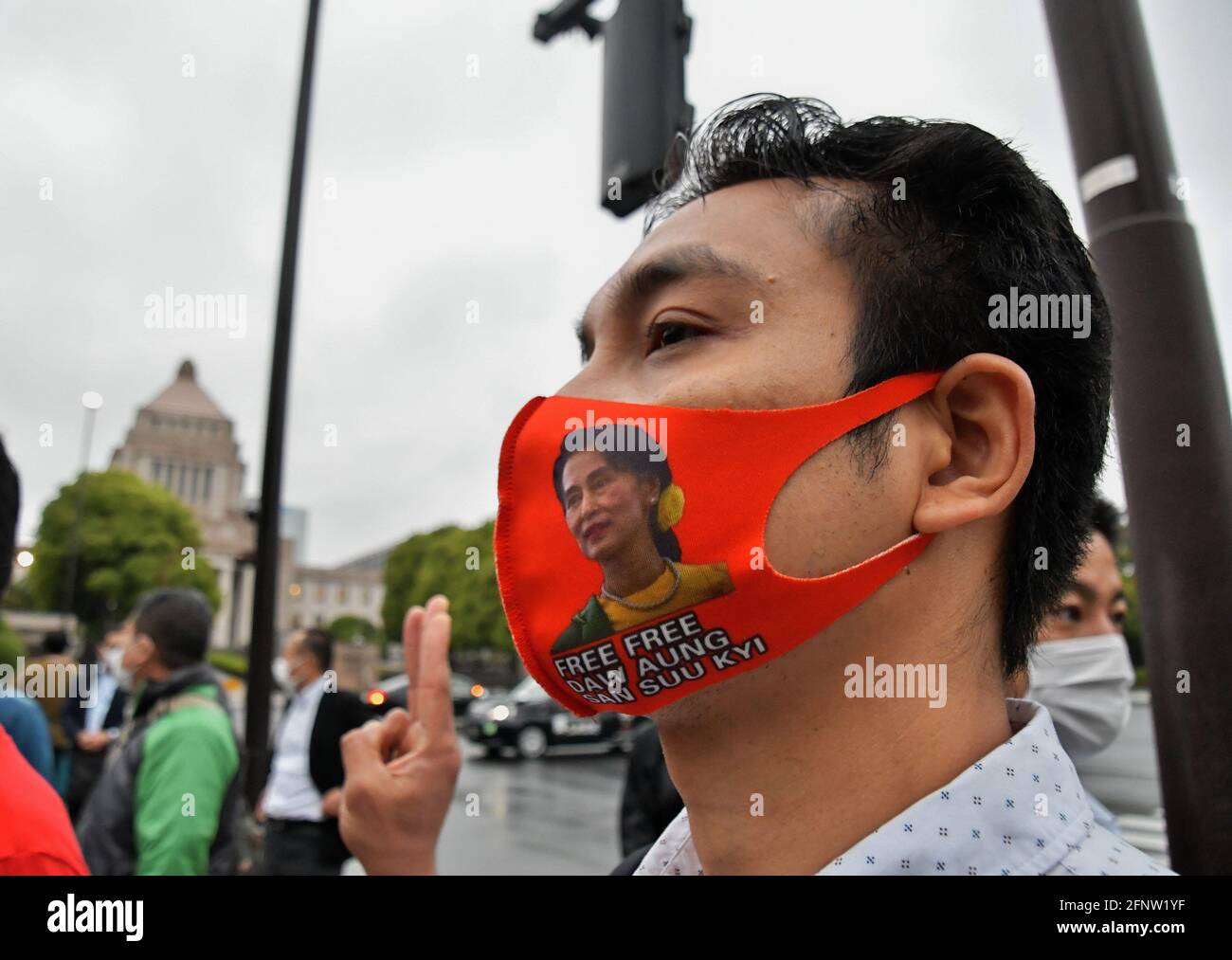 Tokyo, Japon. 19 mai 2021. Des participants pro-démocratie du Myanmar assistent à la manifestation anti-Chine devant le Diet Building Tokyo, Japon, le mercredi 19 mai 2021. Photo par Keizo Mori/UPI crédit: UPI/Alay Live News Banque D'Images