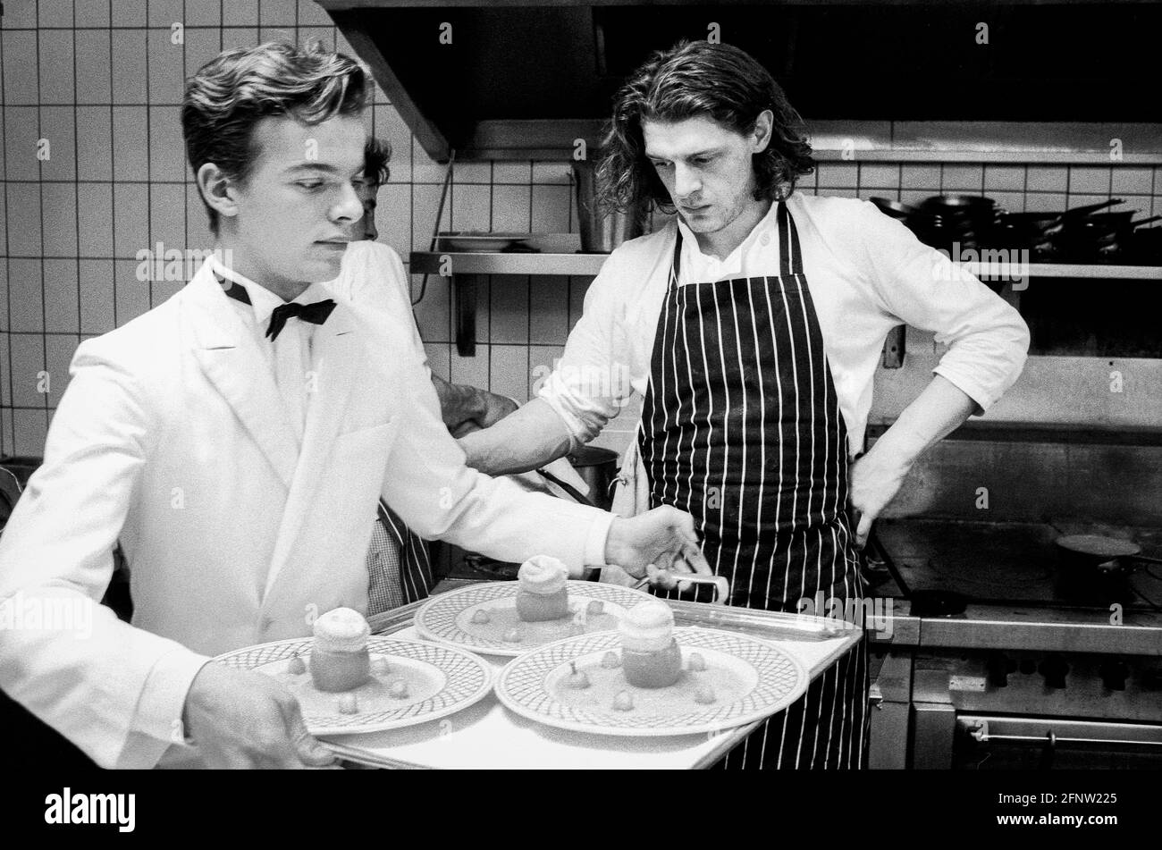 Le célèbre chef Marco Pierre White dans la cuisine du restaurant Harvey's à Wandsworth, au plus haut de sa renommée croissante. Londres, Royaume-Uni Banque D'Images