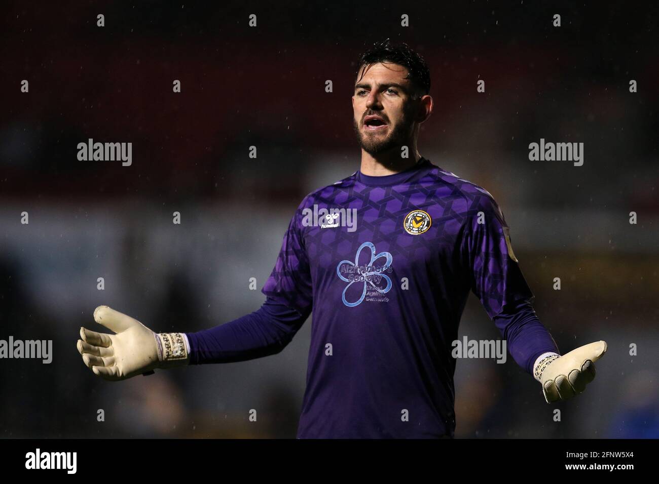 Newport, Royaume-Uni. 18 mai 2021. Tom King, le gardien de but du comté de Newport réagit. EFL football League Two play off semi final list LEG match, Newport County v Forest Green Rovers à Rodney Parade à Newport, pays de Galles, le mardi 18 mai 2021. Cette image ne peut être utilisée qu'à des fins éditoriales. Utilisation éditoriale uniquement, licence requise pour une utilisation commerciale. Aucune utilisation dans les Paris, les jeux ou les publications d'un seul club/ligue/joueur. photo par Andrew Orchard /Alay Live News Banque D'Images