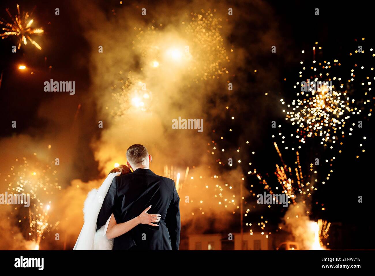 Image libre: la mariée, feux d'artifice, jeune marié, tout juste marié,  nuit, plage, gens, Festival, mariage, amour