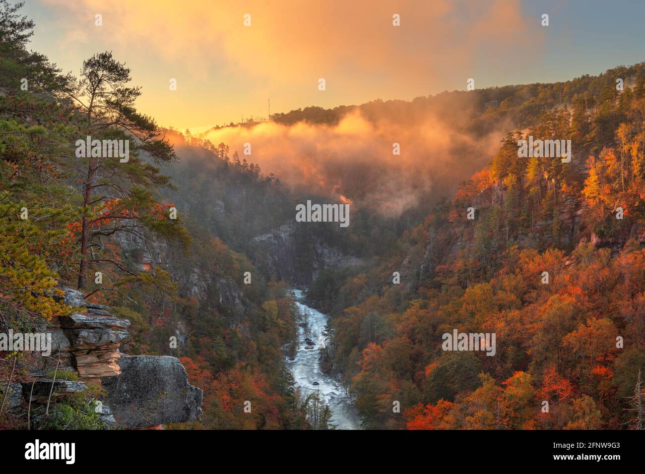 Tallulah Falls, New York, USA surplombant les gorges de Tallulah dans la saison d'automne. Banque D'Images