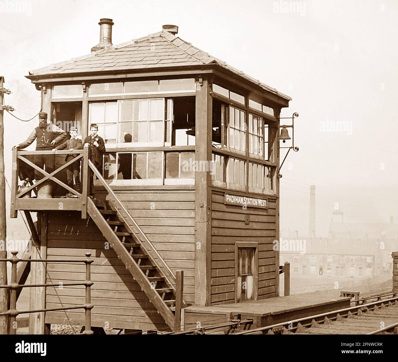 Padiham West signal Box sur le Lancashire and Yorkshire Railway, époque victorienne Banque D'Images