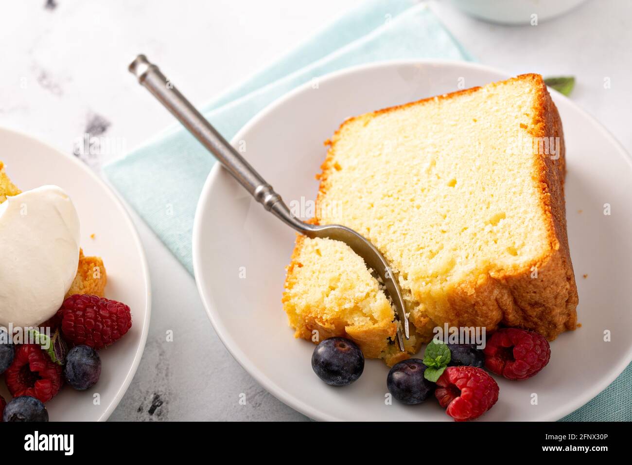 Gâteau traditionnel à la vanille cuit dans une poêle à pain Banque D'Images
