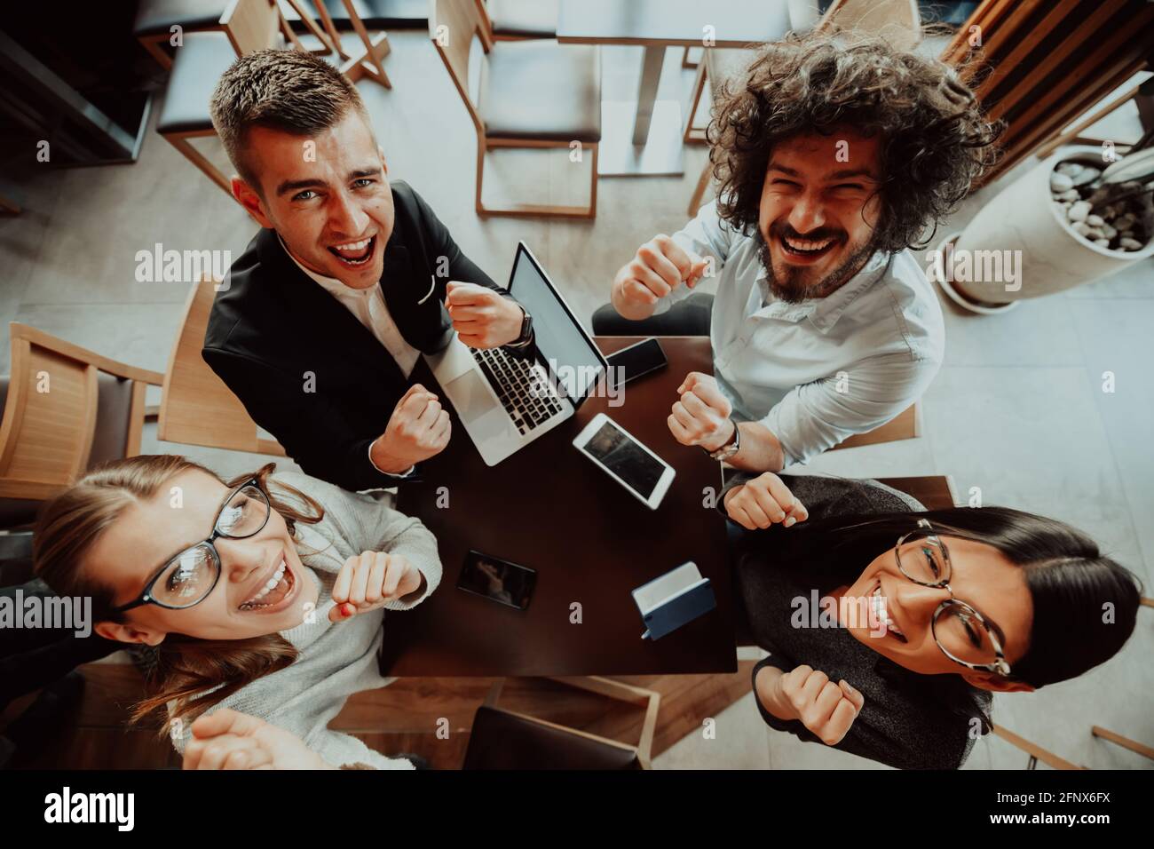 Travailler bonne humeur rire Banque de photographies et d’images à ...