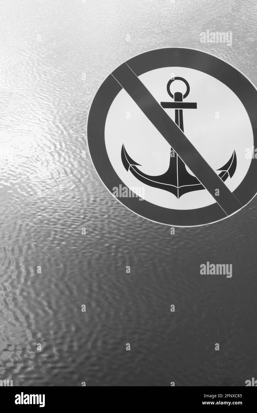 Interdiction de signe de transport d'eau avec l'image de l'ancre. Banque D'Images