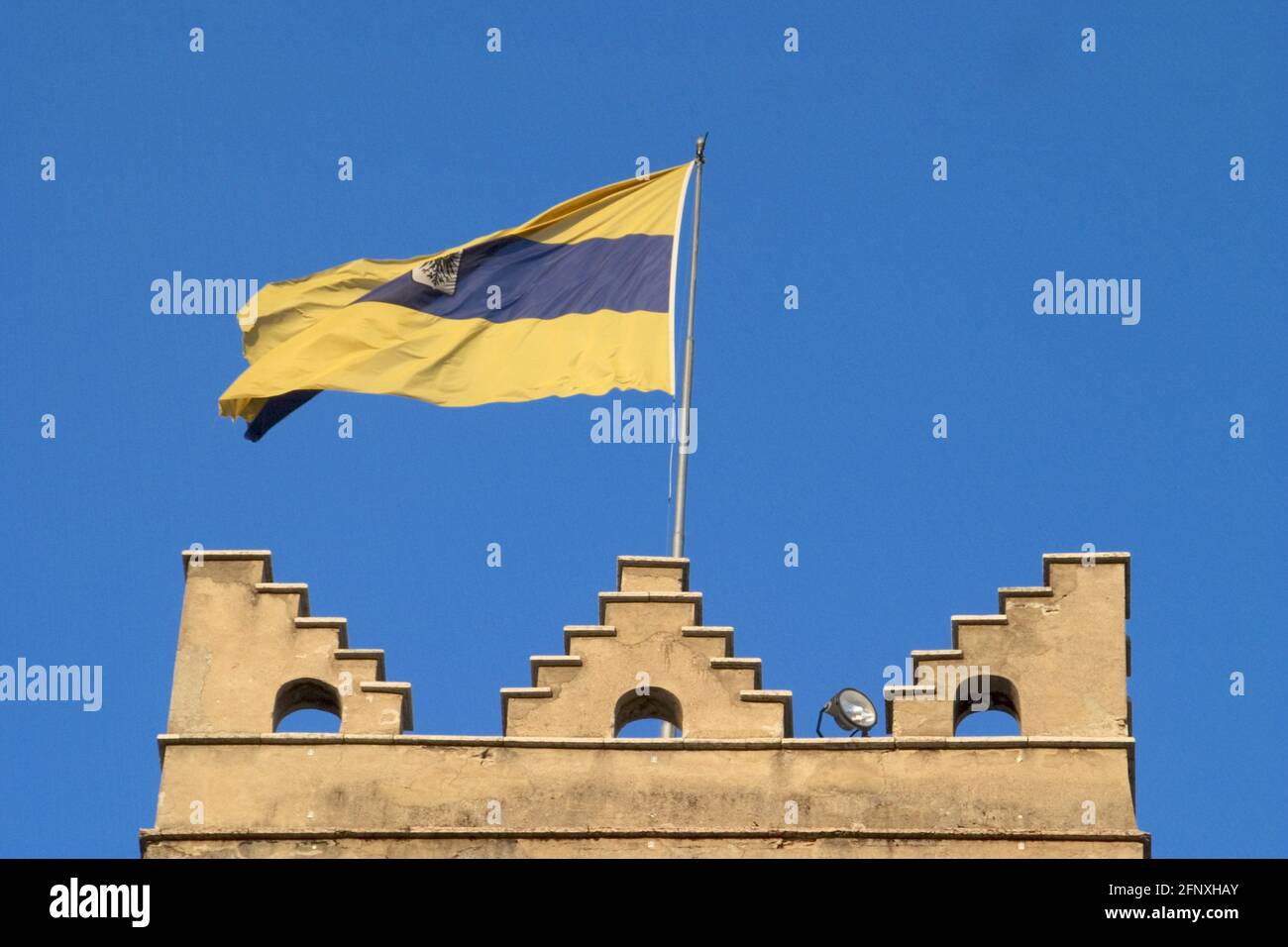 Drapeau sur Torre Civica, Italie, Trient Banque D'Images