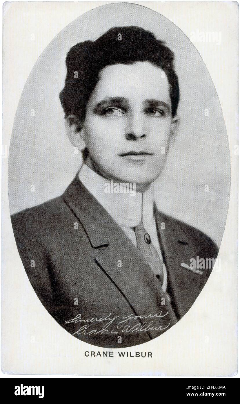 Acteur, écrivain et réalisateur américain Crane Wilbur, Head and Shoulders Publicity Portrait, début des années 1910 Banque D'Images