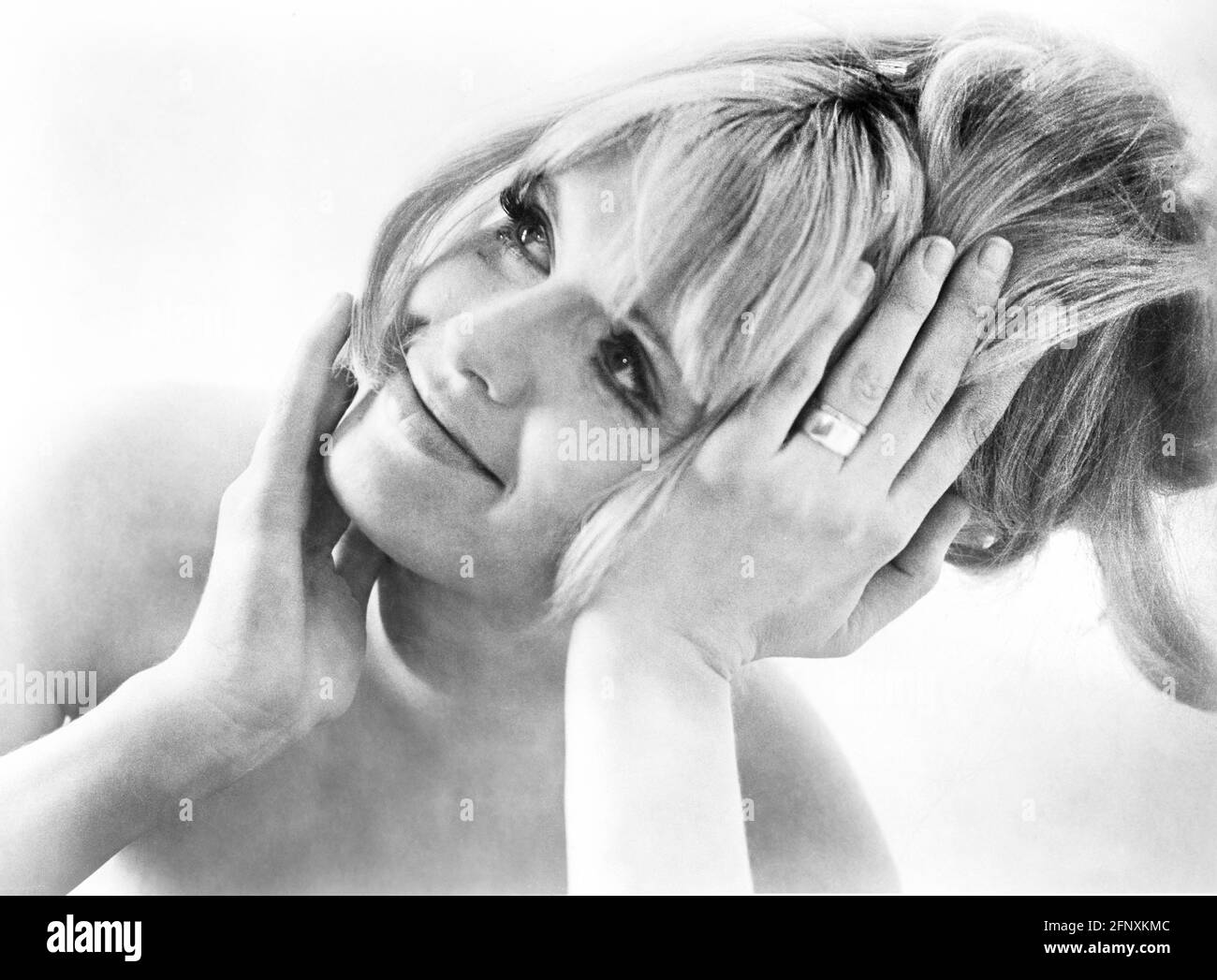 Carol White, Head and Shoulders Publicity Portrait for the British film, 'Poor Cow', Anglo-Amalgamated (UK release), National General Pictures (USA release), 1967 Banque D'Images