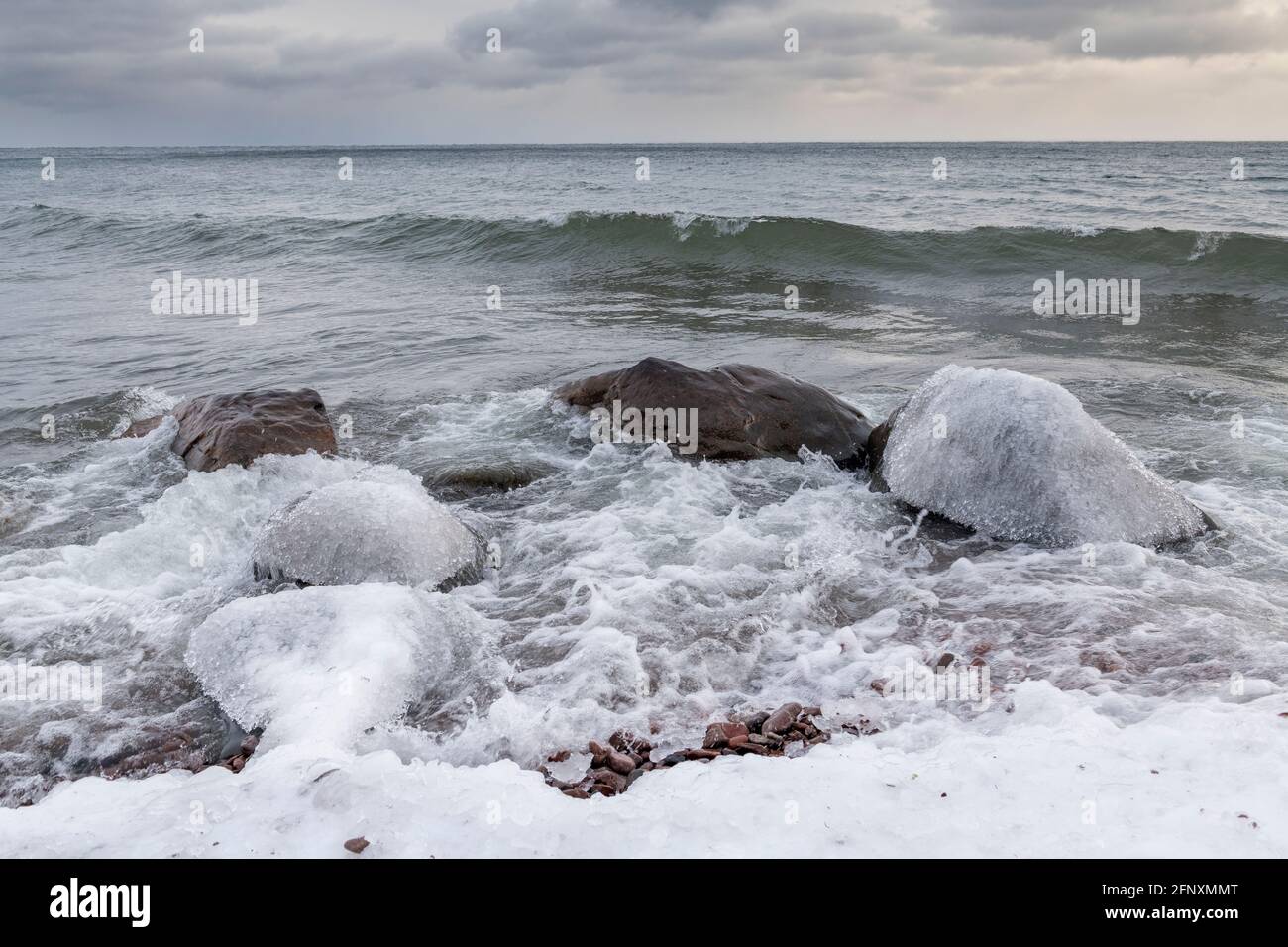 Lac supérieur à l'embouchure de la rivière Kadunce, février, Minnesota, États-Unis, par Dominique Braud/Dembinsky photo Assoc Banque D'Images