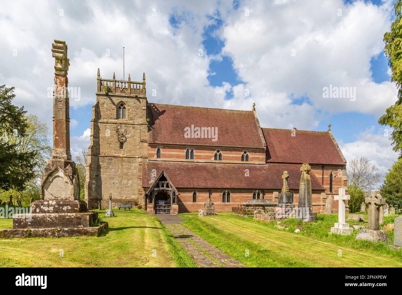 Pub lion rouge alvechurch Banque de photographies et d’images à haute résolution Alamy