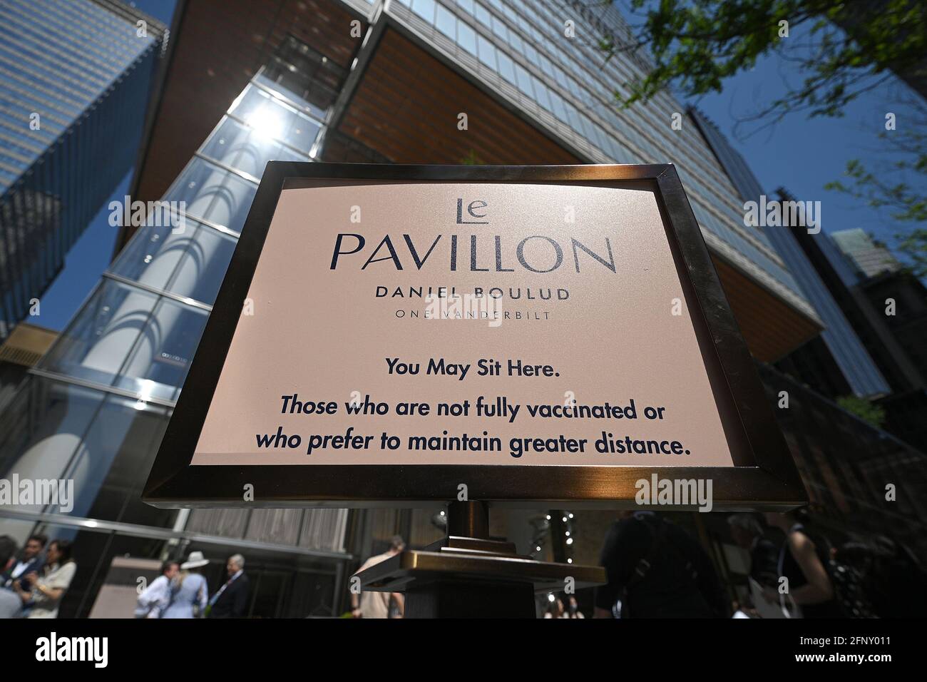 New York, États-Unis. 19 mai 2021. Panneau de réception le jour d'ouverture du restaurant le Pavillon du chef Daniel Boulud, situé à One Vanderbilt, New York, NY, le 19 mai 2021. La ville de New York a levé le mandat masque pour les personnes entièrement vaccinées et les restrictions de capacité lors de sa « réouverture ». (Photo par Anthony Behar/Sipa USA) crédit: SIPA USA/Alay Live News Banque D'Images