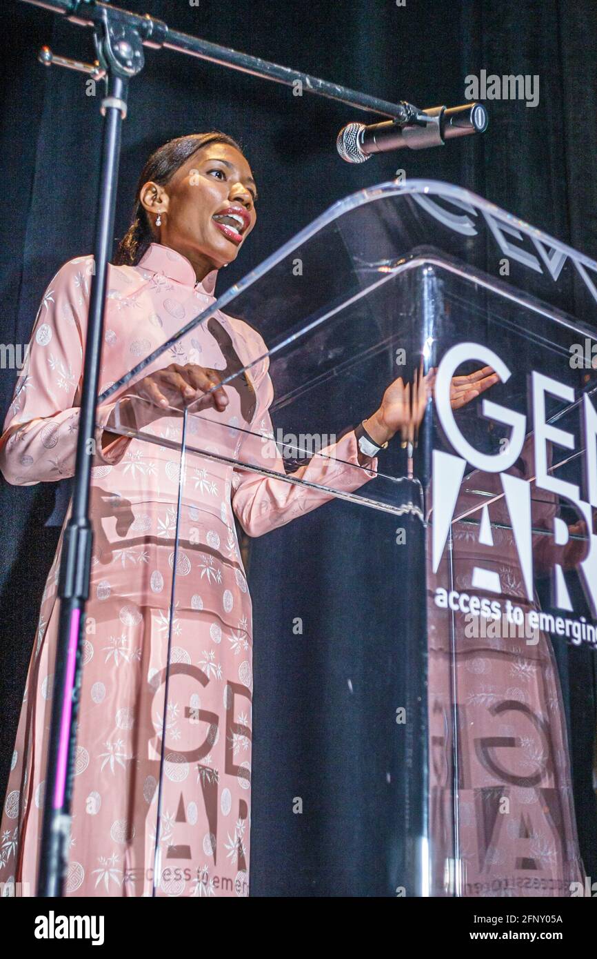 Miami Florida, Flagler Street Gusman Center for Performing Arts, Gen Art Fashion show, Black Woman speaker speaker speaking podium, Banque D'Images