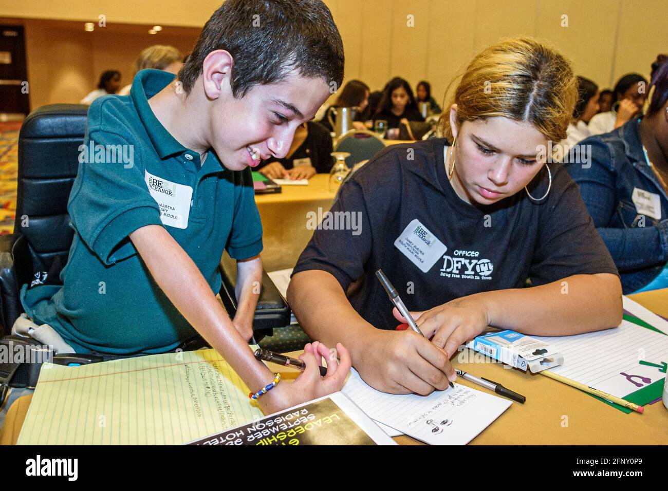Miami Florida, Drug Free Youth in Town DFYIT leadership Conference, adolescents adolescents adolescents adolescents étudiants scrapbook session handicapé garçon homme, Banque D'Images