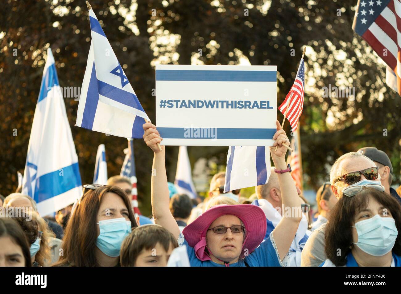 Newton Center, Massachusetts, États-Unis. 19 mai 2021, Newton Centre, Massachusetts, États-Unis : les manifestants pro Israël se rassemblent pour soutenir Israël pendant le conflit avec la Palestine à Gaza et en Cisjordanie, à Newton Centre. Credit: Keiko Hiromi/AFLO/Alay Live News Banque D'Images