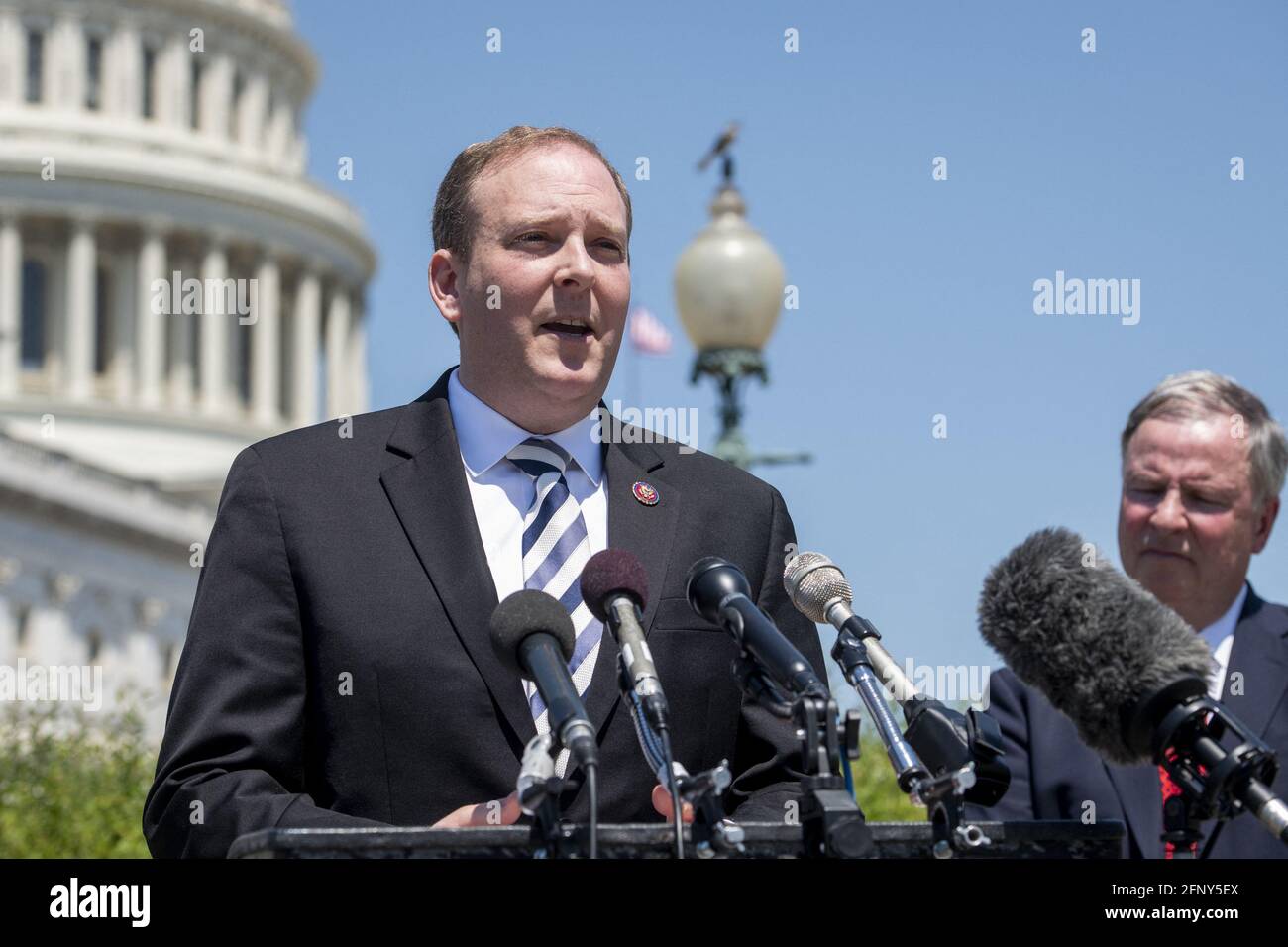 Le représentant des États-Unis Lee Zeldin (républicain de New York), coprésident du caucus républicain de la Chambre des représentants d'Israël, fait des remarques lors d'une conférence de presse sur le conflit d'Israël et du Hamas, devant le Capitole des États-Unis à Washington, DC, USA, le mercredi 19 mai, 2021. Photo de Rod Lamkey/CNP/ABACAPRESS.COM Banque D'Images