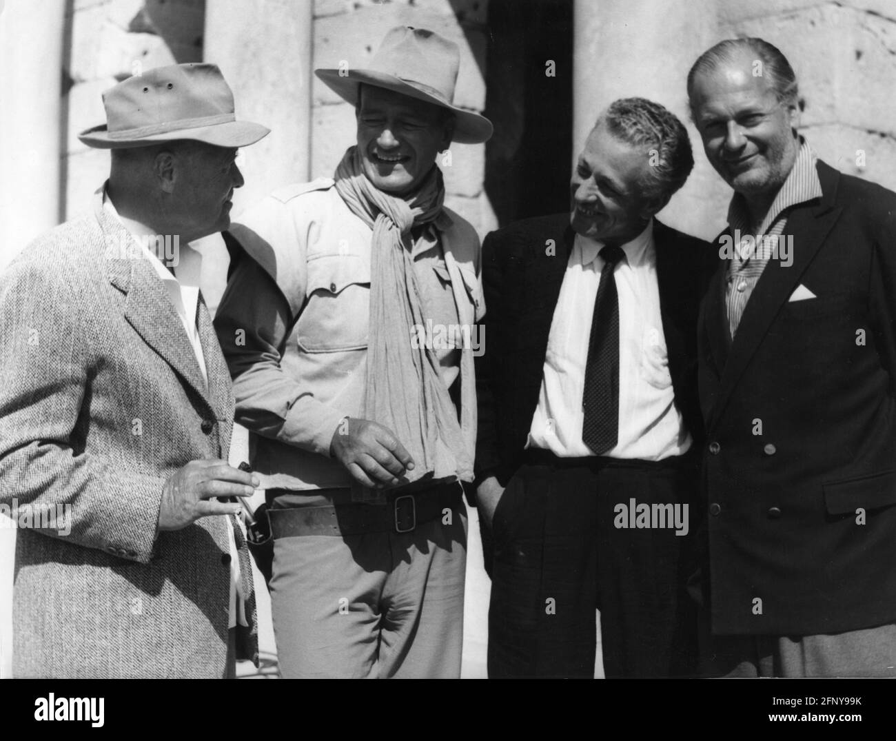 Juergens, curd, 13.12.1915 -18.6.1982, acteur allemand, demi-longueur, Avec Henry Hathaway, John Wayne, DROITS-SUPPLÉMENTAIRES-AUTORISATION-INFO-NON-DISPONIBLE Banque D'Images