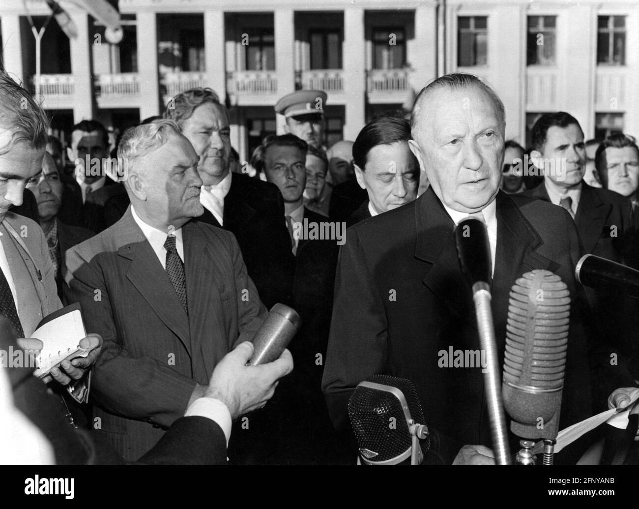 Adenauer, Konrad, 5.1.1876 - 19.4.1967, politicien allemand (CDU) et homme d'État, Chancelier 1949 - 1963, DROITS SUPPLÉMENTAIRES-HABILITATION-INFO-NON-DISPONIBLE Banque D'Images