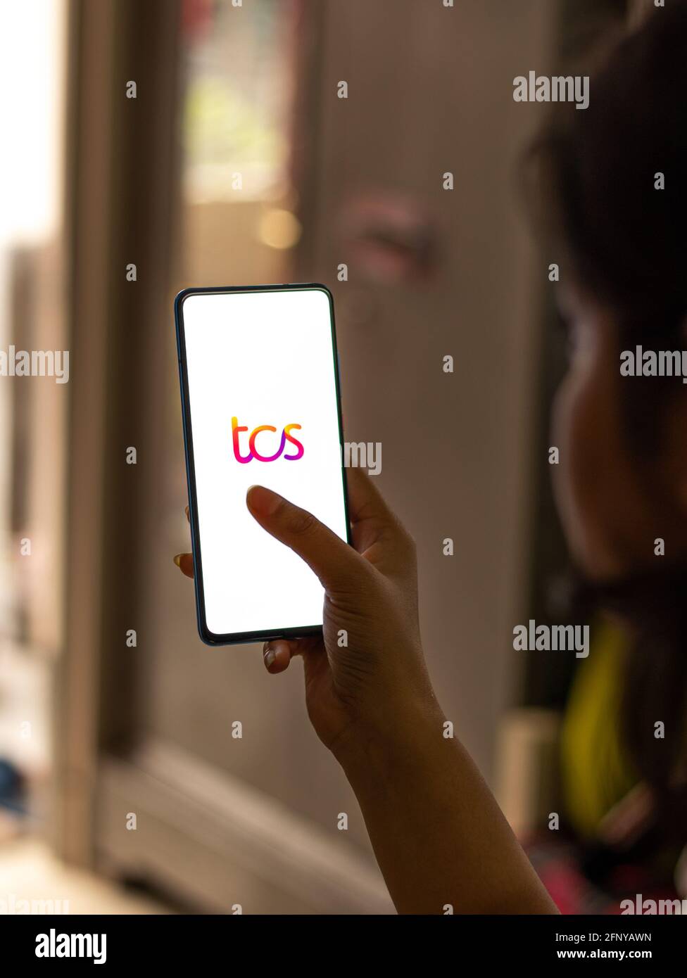 Assam, inde - 15 janvier 2020 : logo Tata Consultancy Services sur l'écran du téléphone. Banque D'Images