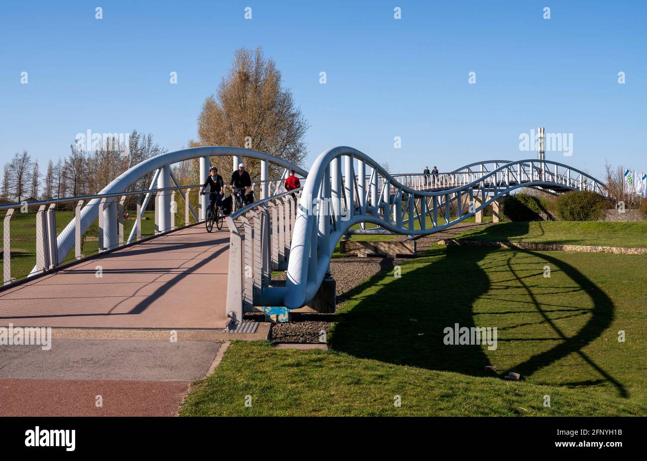 Leverkusen, Neulandpark, Fußgängerbrücke Banque D'Images