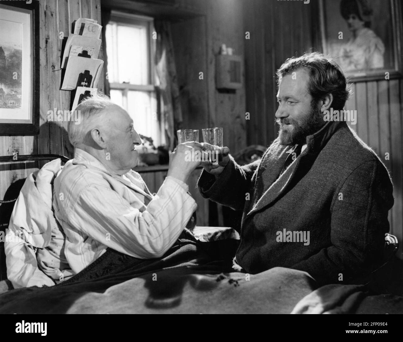 JAMES ANDERSON ET JAMES ROBERTSON LA JUSTICE EN ABONDANCE DE WHISKY ! 1949 réalisateur ALEXANDER MACKENDRICK roman Compton Mackenzie scénario Compton Mackenzie et Angus MacPhail producteur Michael Balcon an Ealing Studios production / General film Distributors (GFD) Banque D'Images